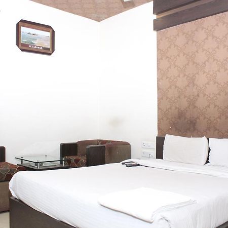 Hotel Galaxy Allahabad Exterior photo